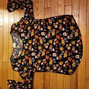 Everly brand 3/4 length ruffled bell sleeve shirt. Size Small